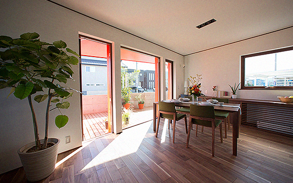 お届けするすべての住まいをゼロエネルギーハウスへお値打ち価格で電気代もCO2排出量も少ない住まいのご提供